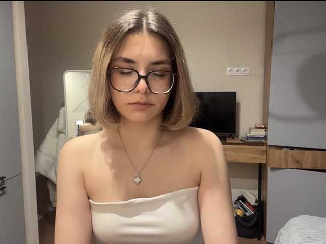 AlbaMihelcic live cam on BongaCams
