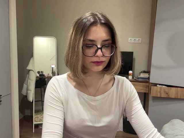 AlbaMihelcic live cam on BongaCams