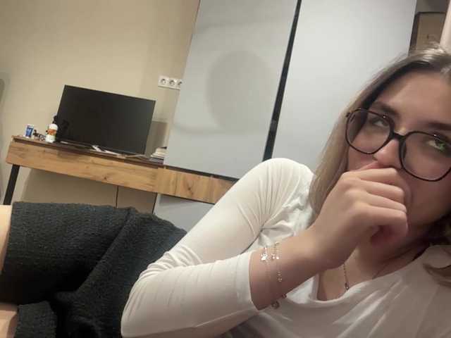 AlbaMihelcic live cam on BongaCams