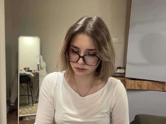AlbaMihelcic live cam on BongaCams