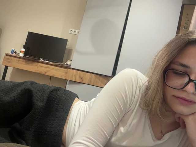 AlbaMihelcic live cam on BongaCams