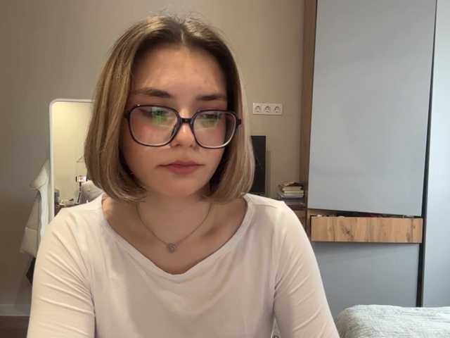 AlbaMihelcic live cam on BongaCams