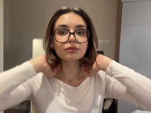 AlbaMihelcic live cam on BongaCams