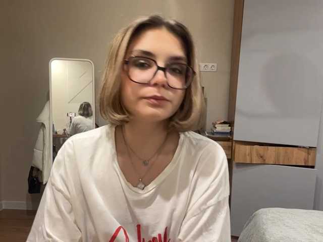 AlbaMihelcic live cam on BongaCams