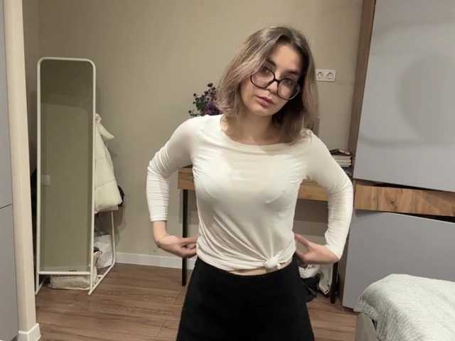 AlbaMihelcic live cam on BongaCams