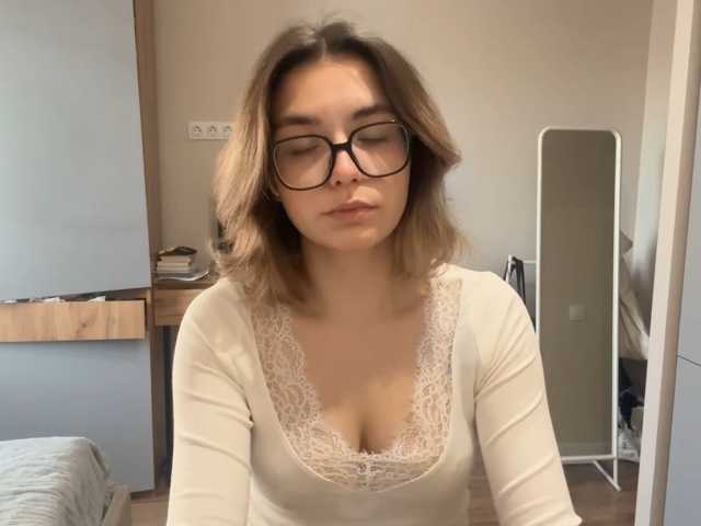 AlbaMihelcic live cam on BongaCams