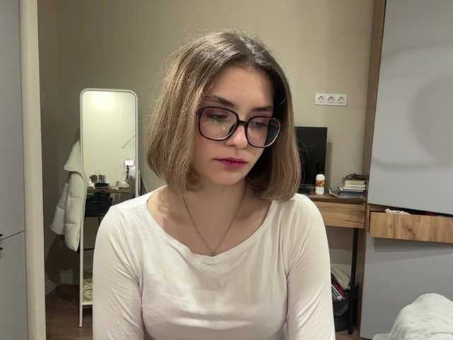 AlbaMihelcic live cam on BongaCams
