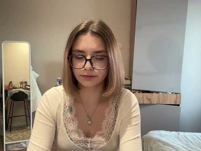 AlbaMihelcic live cam on BongaCams