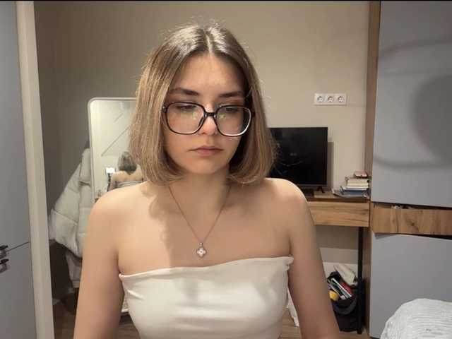 AlbaMihelcic live cam on BongaCams
