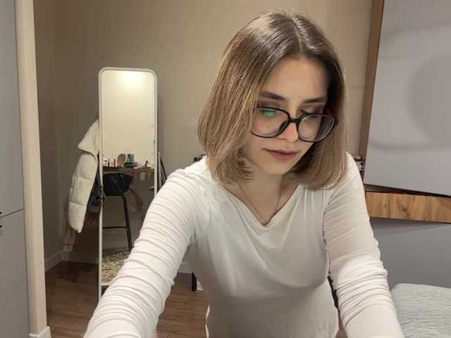 AlbaMihelcic live cam on BongaCams