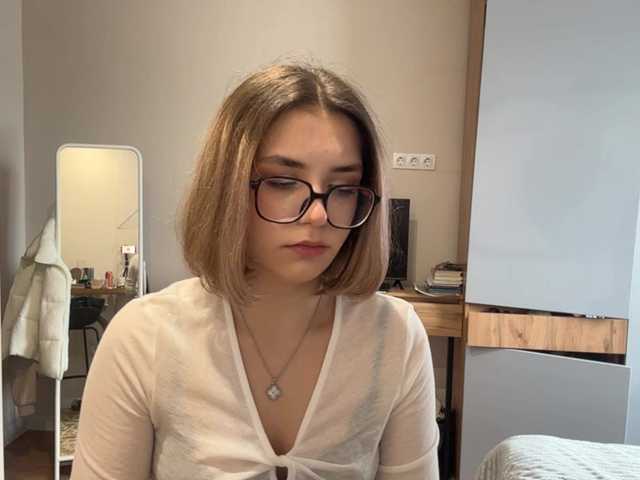 AlbaMihelcic live cam on BongaCams