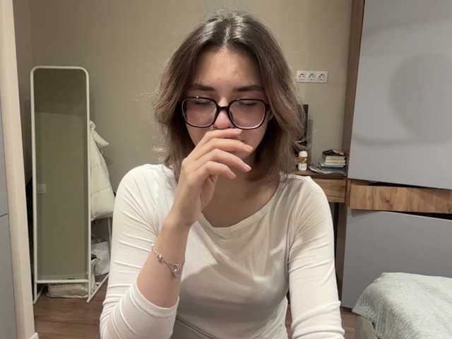 AlbaMihelcic live cam on BongaCams