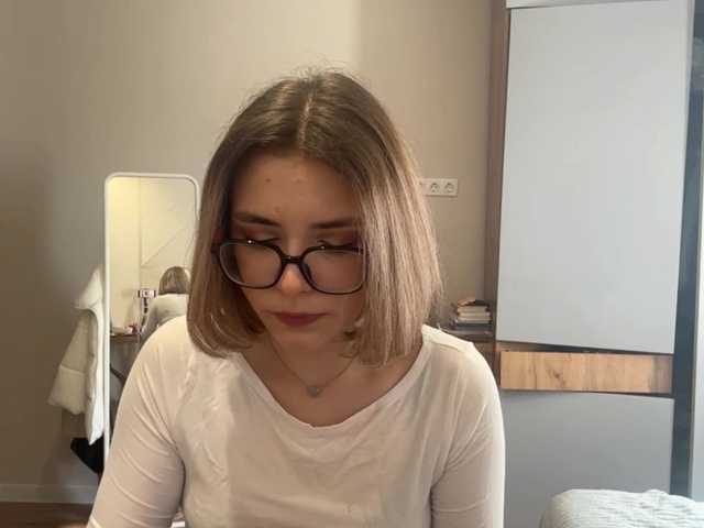 AlbaMihelcic live cam on BongaCams
