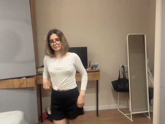 AlbaMihelcic live cam on BongaCams