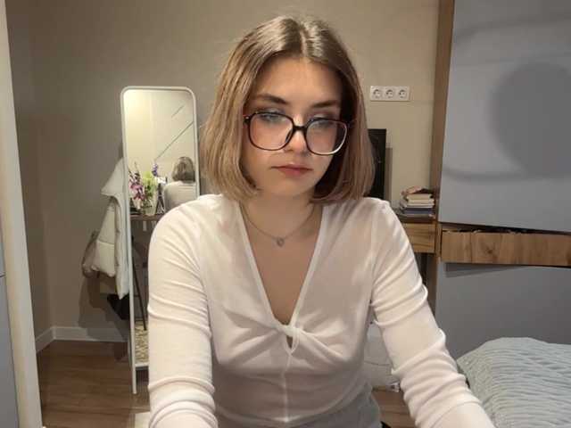 AlbaMihelcic live cam on BongaCams