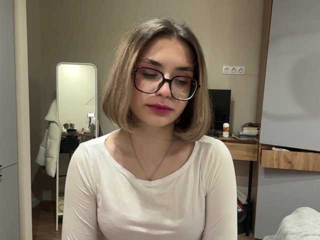 AlbaMihelcic live cam on BongaCams