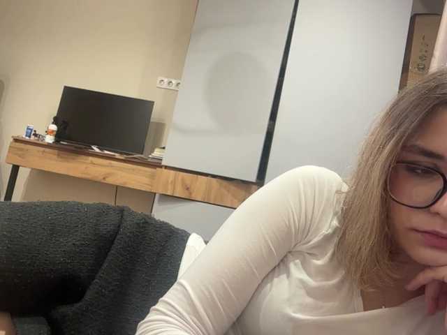 AlbaMihelcic live cam on BongaCams