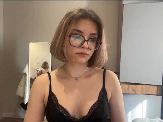 AlbaMihelcic live cam on BongaCams