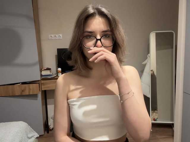 AlbaMihelcic live cam on BongaCams