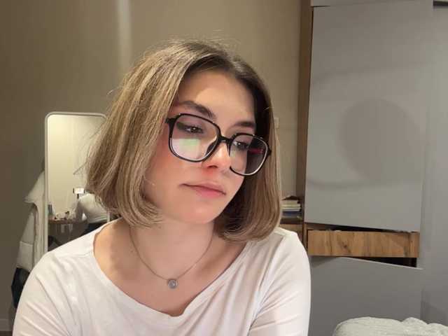 AlbaMihelcic live cam on BongaCams