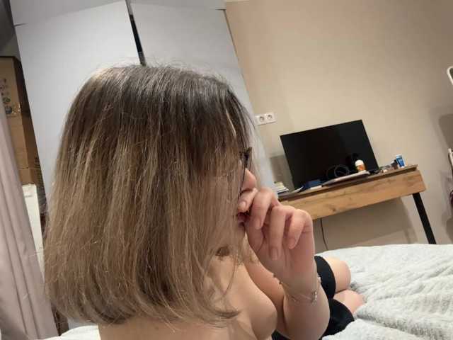 AlbaMihelcic live cam on BongaCams