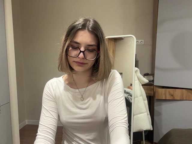 AlbaMihelcic live cam on BongaCams