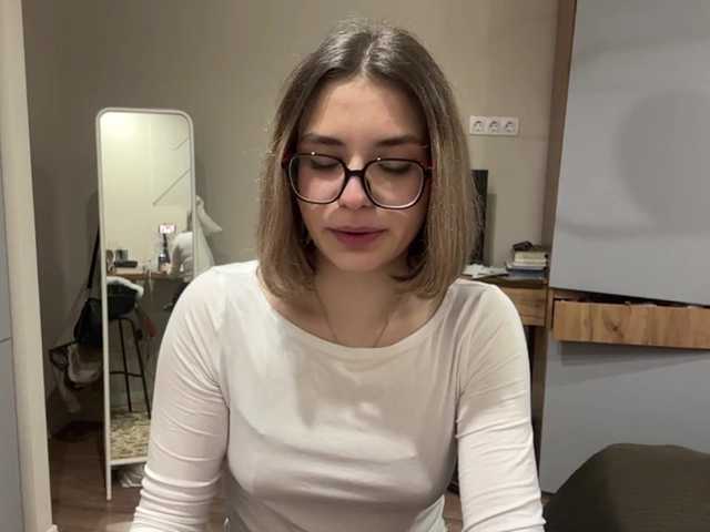 AlbaMihelcic live cam on BongaCams