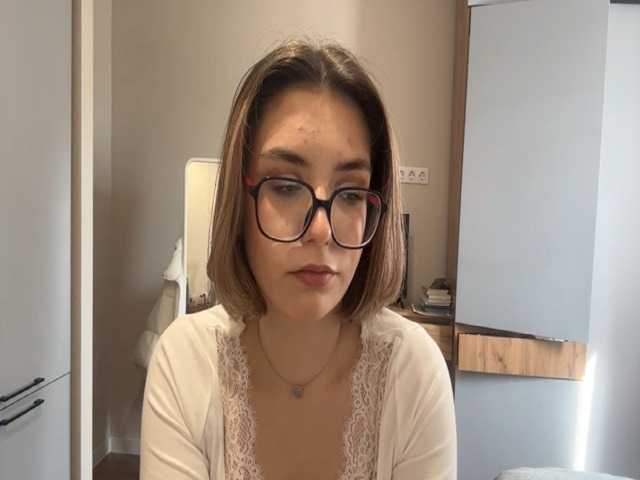 AlbaMihelcic live cam on BongaCams