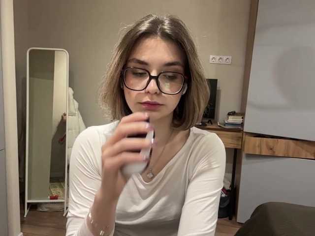 AlbaMihelcic live cam on BongaCams