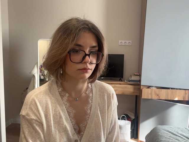AlbaMihelcic live cam on BongaCams