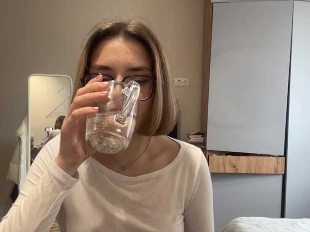 AlbaMihelcic live cam on BongaCams