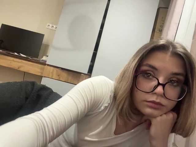 AlbaMihelcic live cam on BongaCams