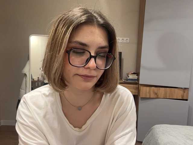 AlbaMihelcic live cam on BongaCams