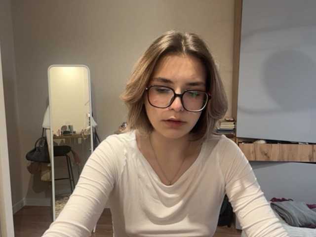 AlbaMihelcic live cam on BongaCams