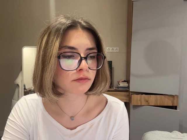 AlbaMihelcic live cam on BongaCams