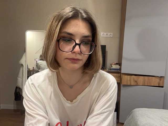 AlbaMihelcic live cam on BongaCams