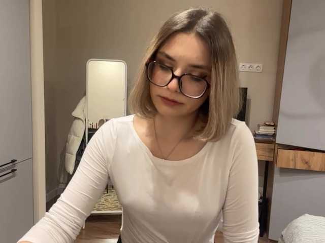 AlbaMihelcic live cam on BongaCams