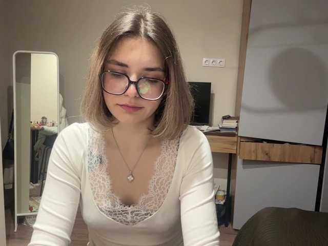 AlbaMihelcic live cam on BongaCams
