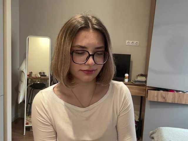 AlbaMihelcic live cam on BongaCams