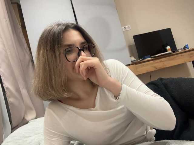 AlbaMihelcic live cam on BongaCams