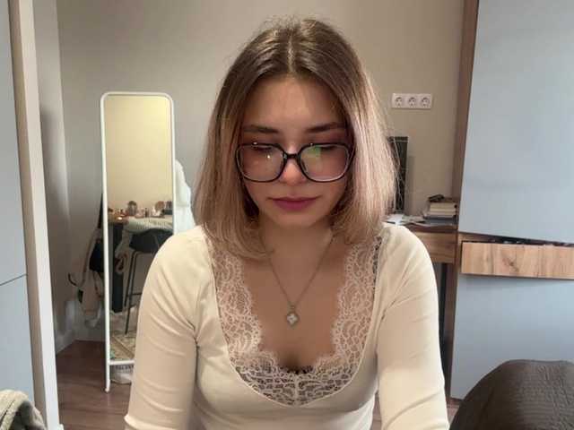 AlbaMihelcic live cam on BongaCams