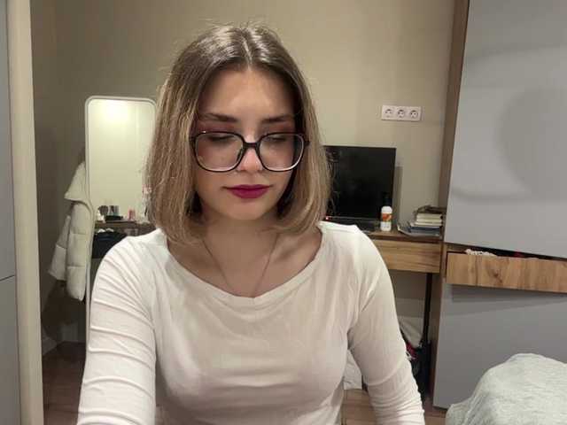AlbaMihelcic live cam on BongaCams