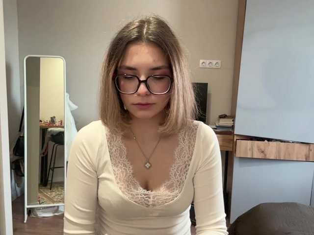 AlbaMihelcic live cam on BongaCams