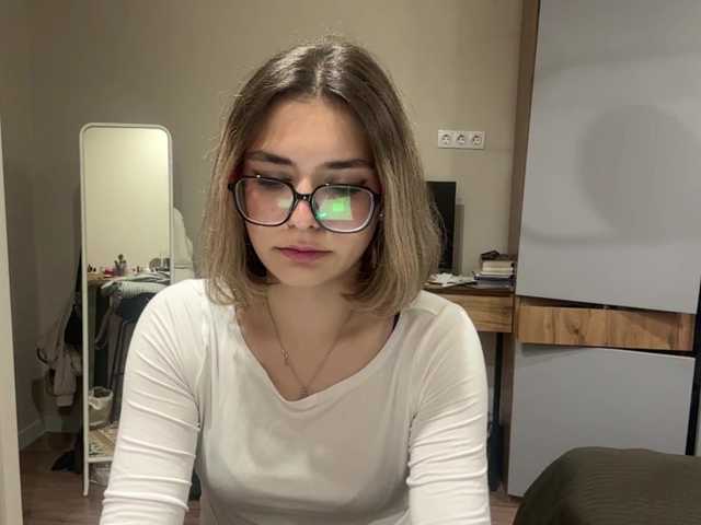 AlbaMihelcic live cam on BongaCams