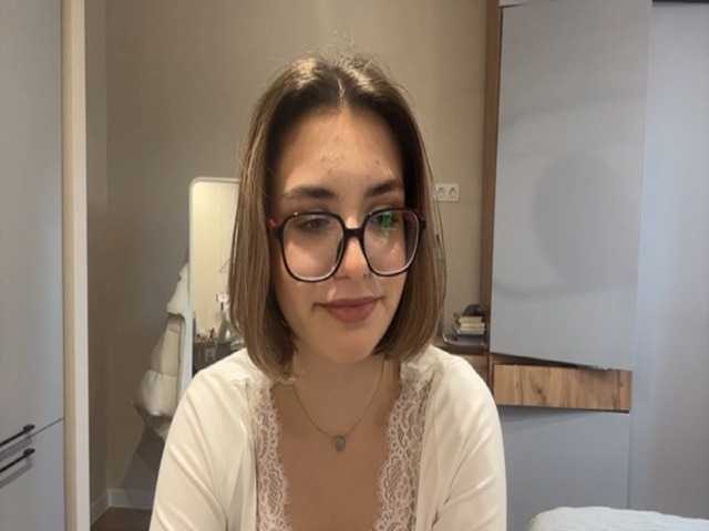 AlbaMihelcic live cam on BongaCams