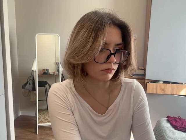 AlbaMihelcic live cam on BongaCams