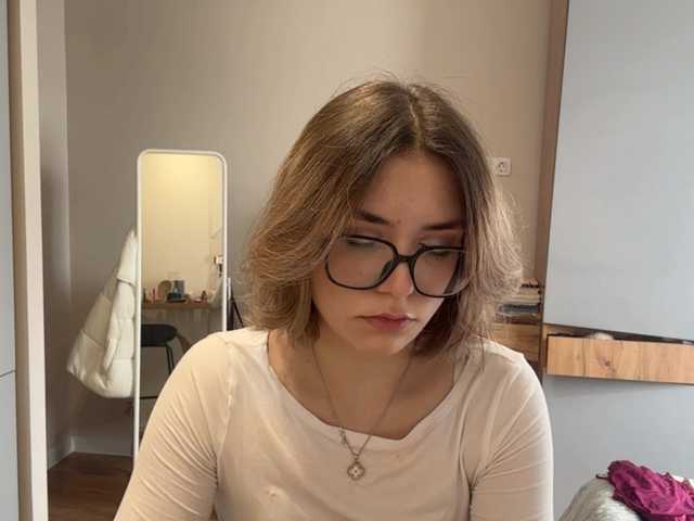 AlbaMihelcic live cam on BongaCams