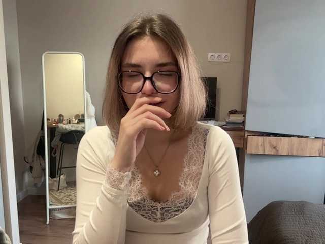 AlbaMihelcic live cam on BongaCams