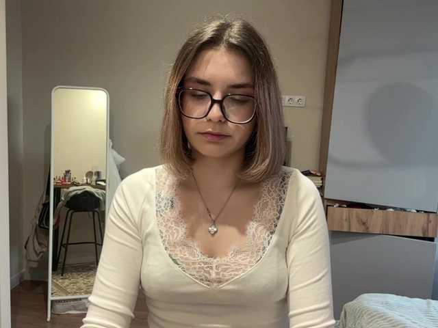 AlbaMihelcic live cam on BongaCams