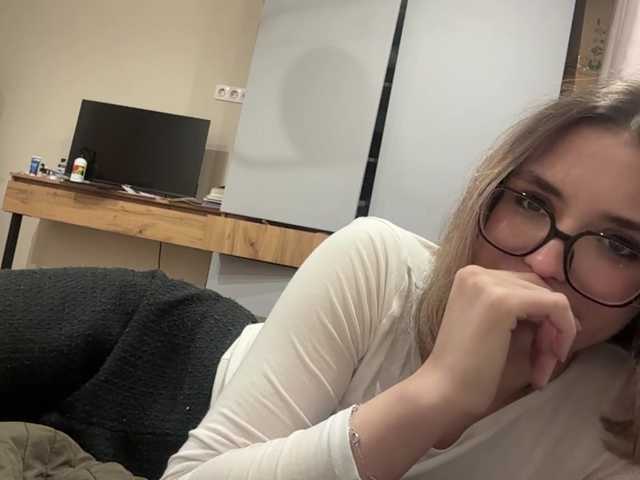 AlbaMihelcic live cam on BongaCams